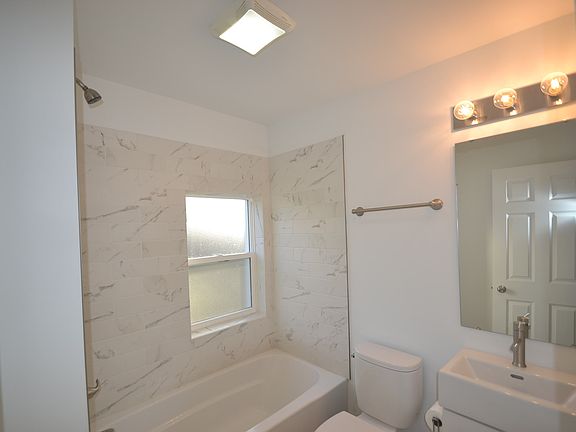 Updated full bathroom