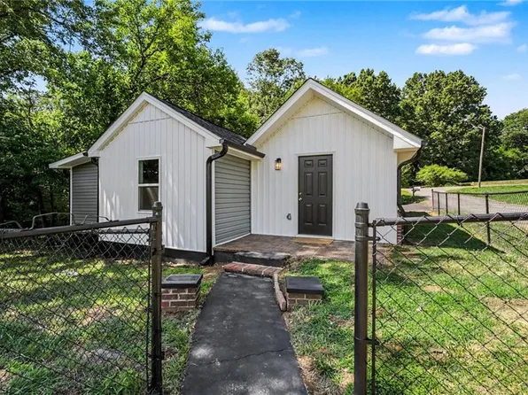 607 Truman St, Eden, NC 27288
