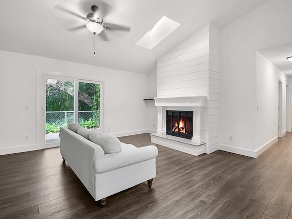 3rd image of 497 Pyrus St