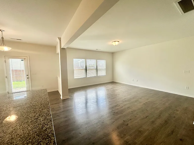 209 Michelangelo Pl — Photo 5