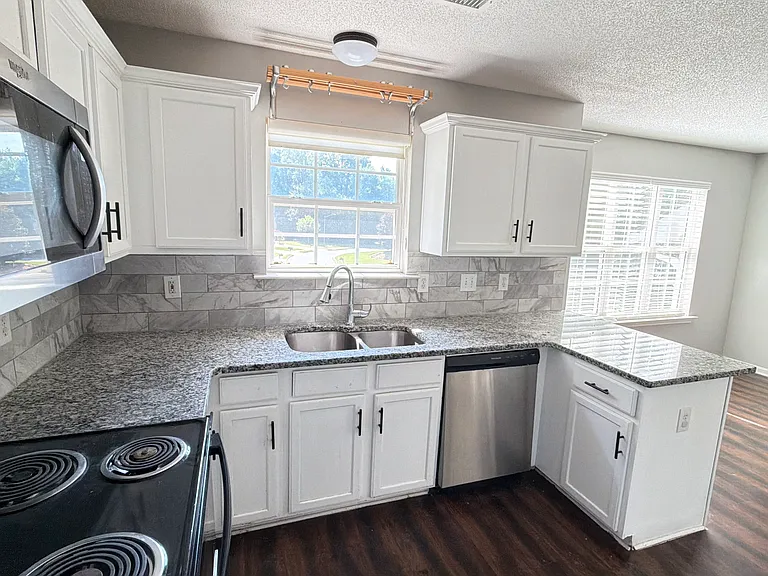 2400 Hampton Estates Dr SW #A — Photo 19