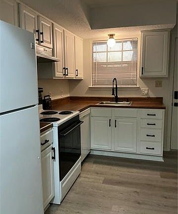 3rd image of 253A Belle Terre Blvd