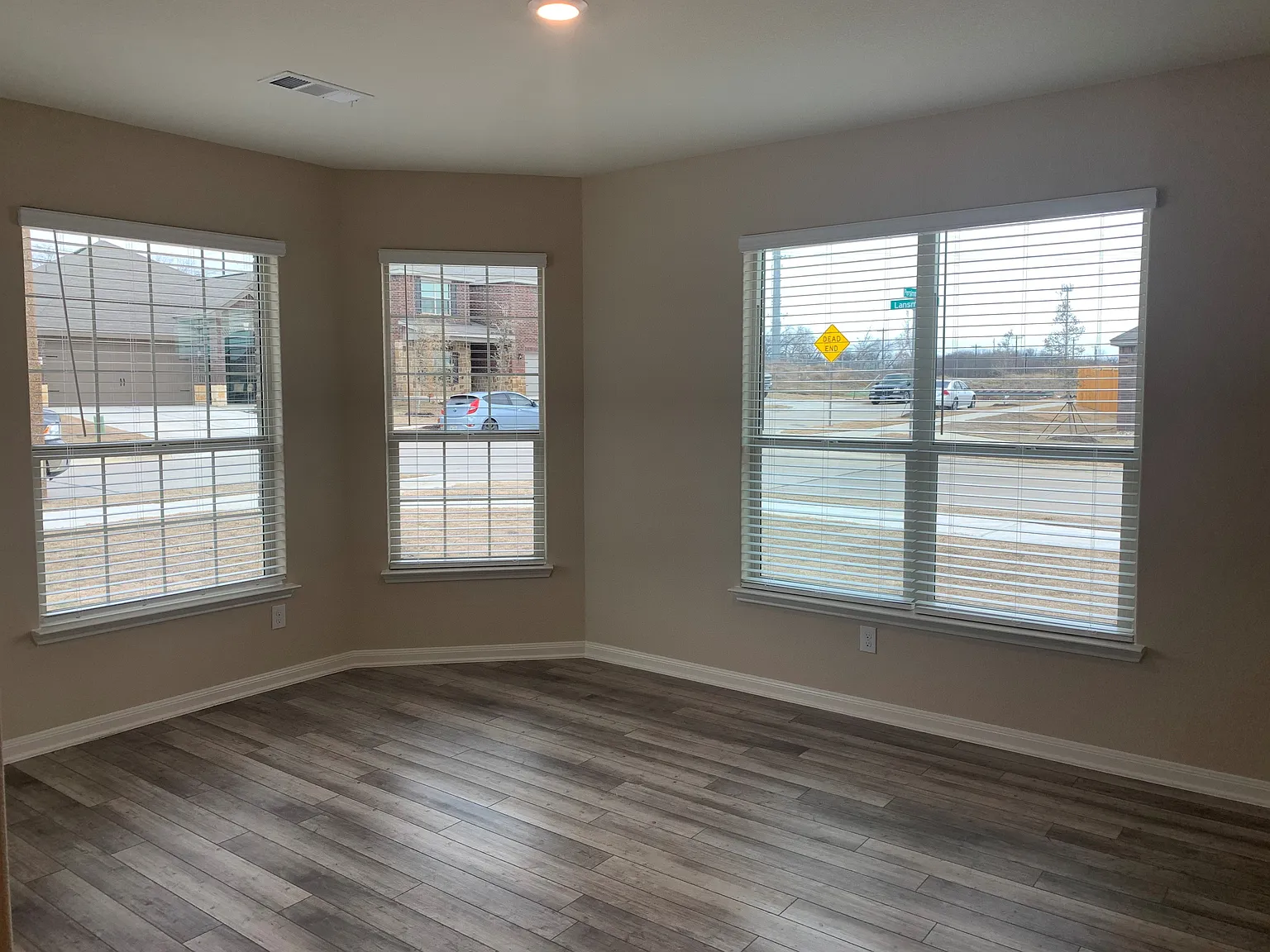 3 bed, 1946 sqft, $2,300 — Photo 4