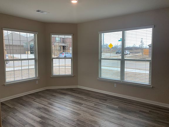 4th image of 5301 Persimmon Dr