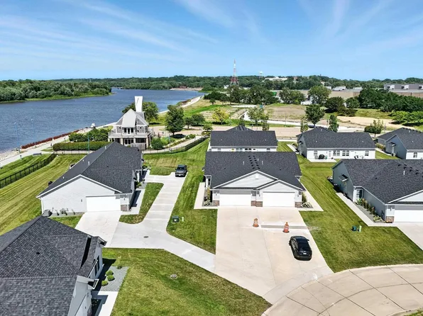 141 Beacon Harbor Cir #141, East Moline, IL 61244