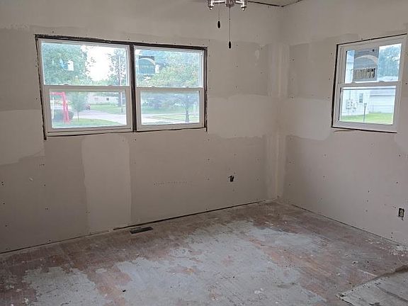 4th image of 208 S 3rd St