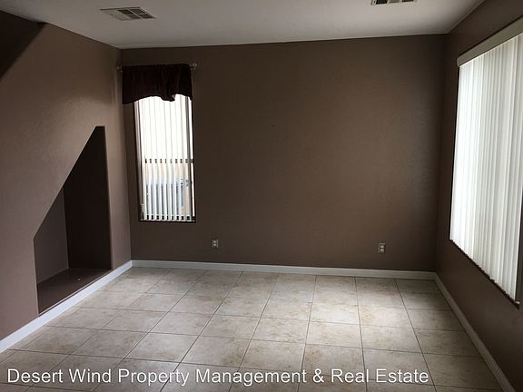 3rd image of 221 W Beechnut Pl