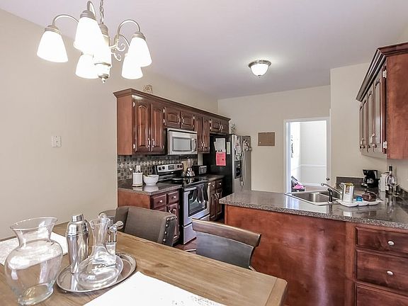 4th image of 103 Gallant Ct