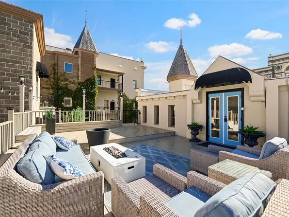 2102 Post Office St #1, Galveston, TX 77550