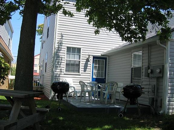 3rd image of 2406 Arctic Ave APT 2