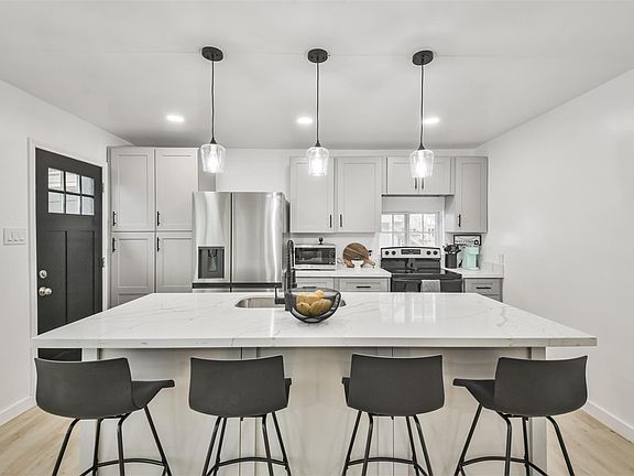 4th image of 4705 Pease St