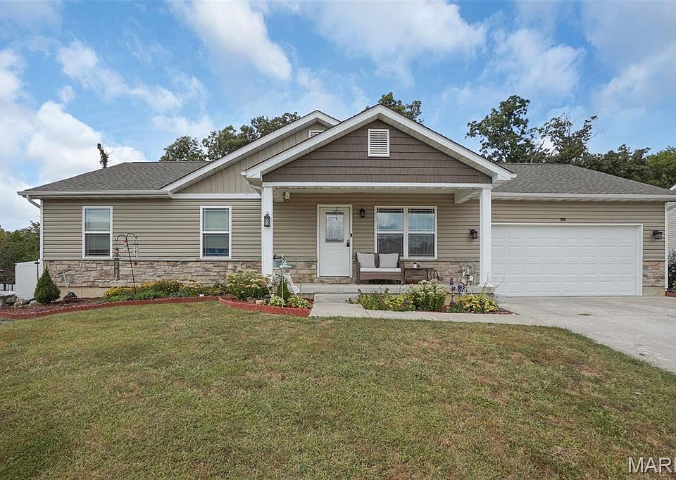 1st image of 130 Village Circle Dr