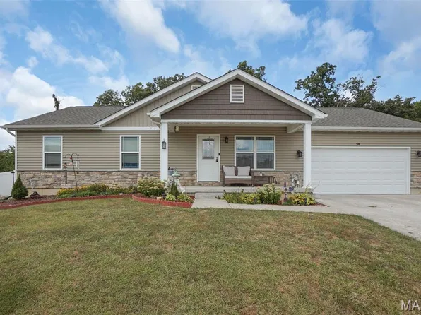 130 Village Circle Dr, Winfield, MO 63389