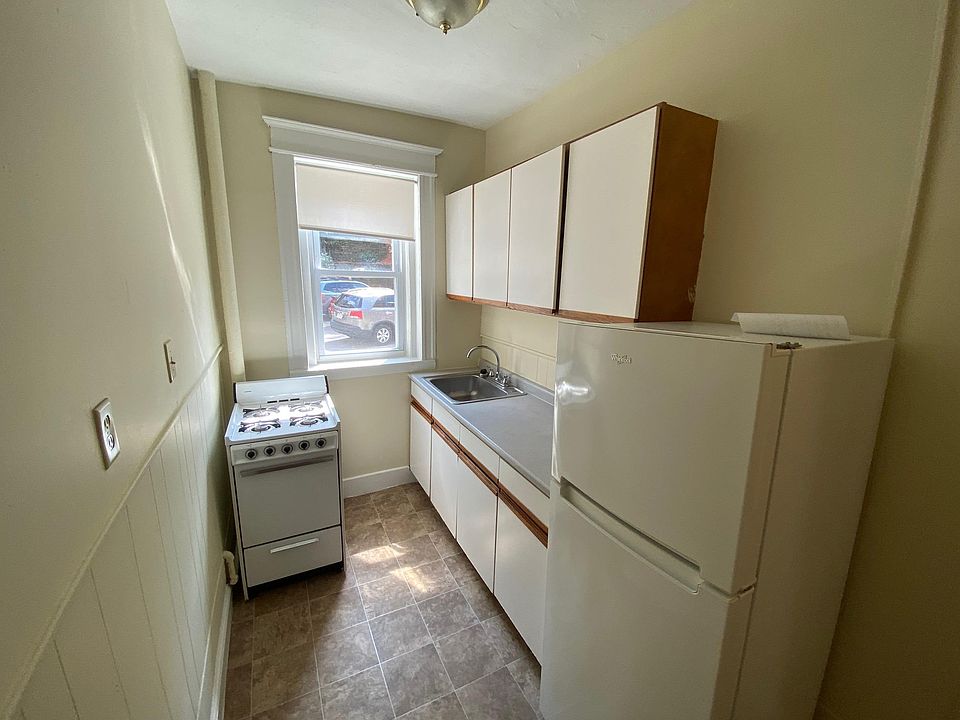 2nd image of 89 Gordon St #2