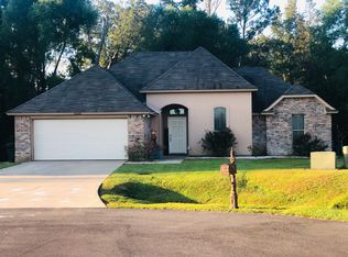 10182 English Oaks Dr, Keithville, LA 71047