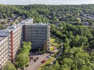 350 Quigley Rd #231, Hamilton, ON L8K5N2