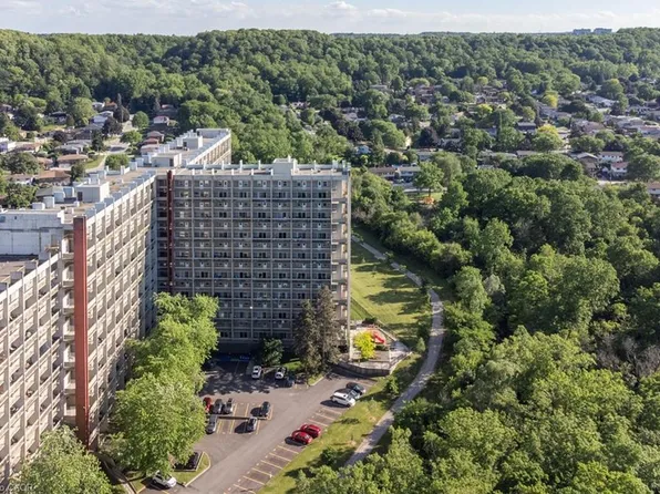 350 Quigley Rd #231, Hamilton, ON L8K 5N2