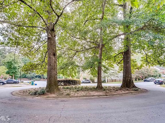 5th image of 1379 Poplar Poin