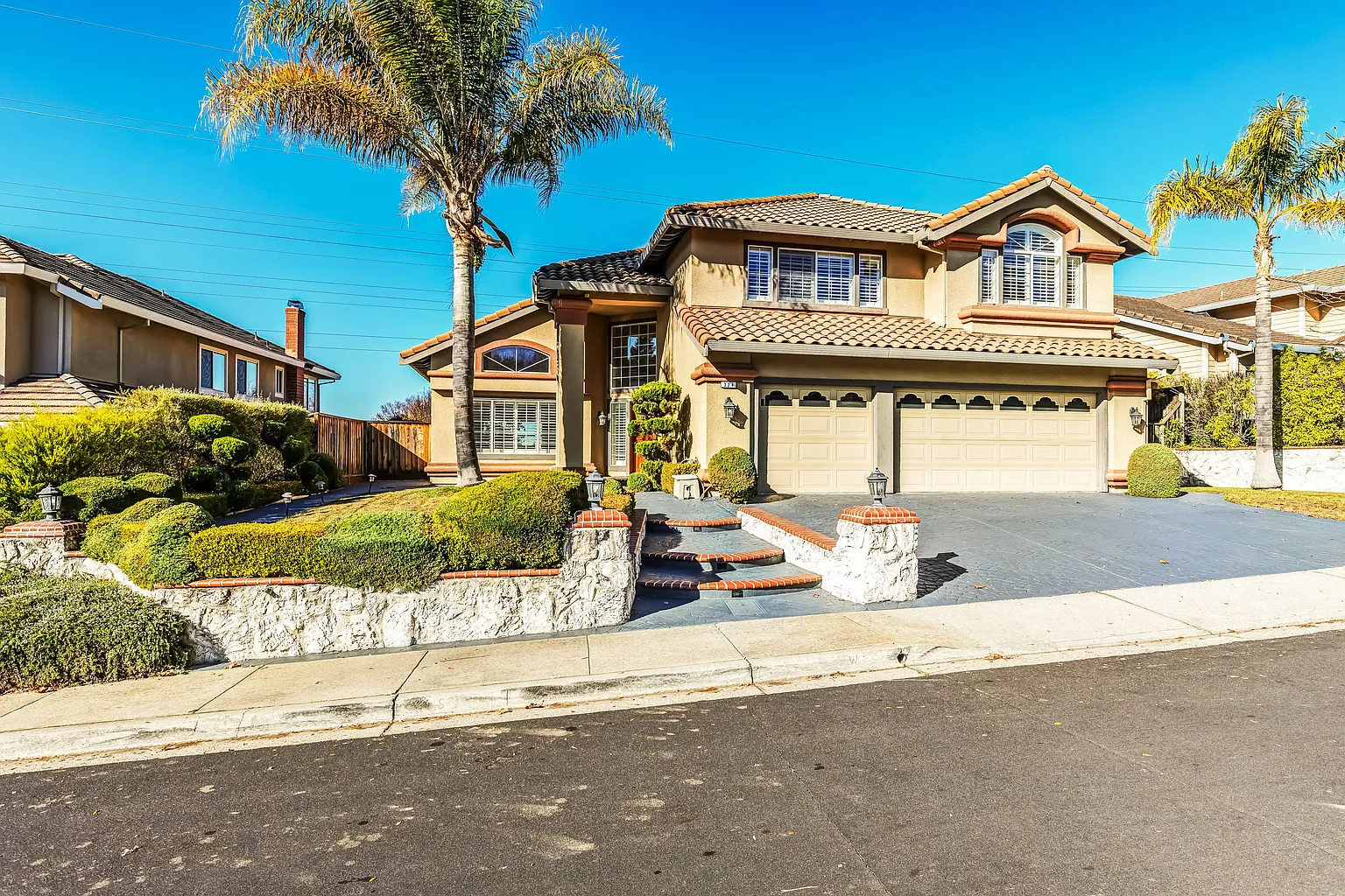 324 Sunset Dr photo 1