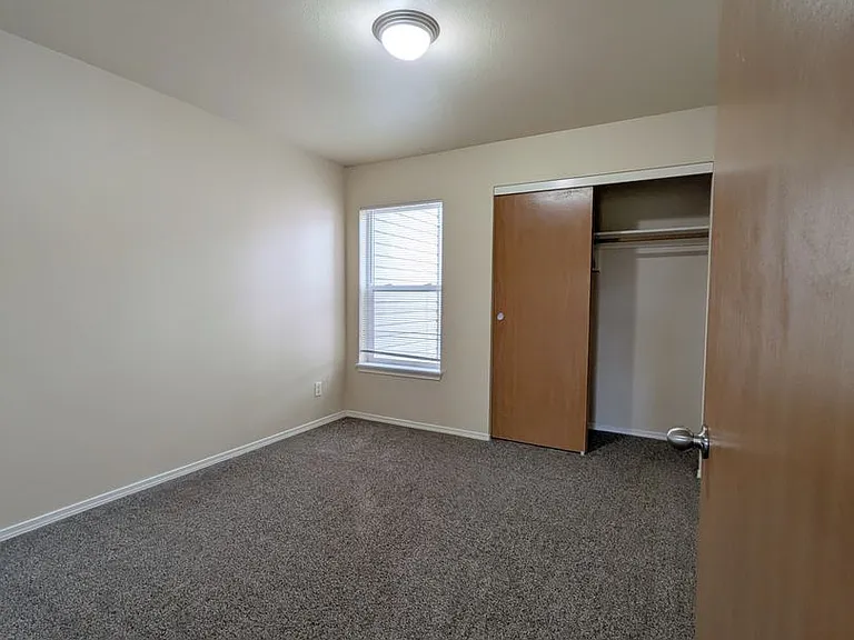 Wellesley Park Apartments — Photo 21