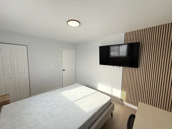 1980 Wyandotte Street West