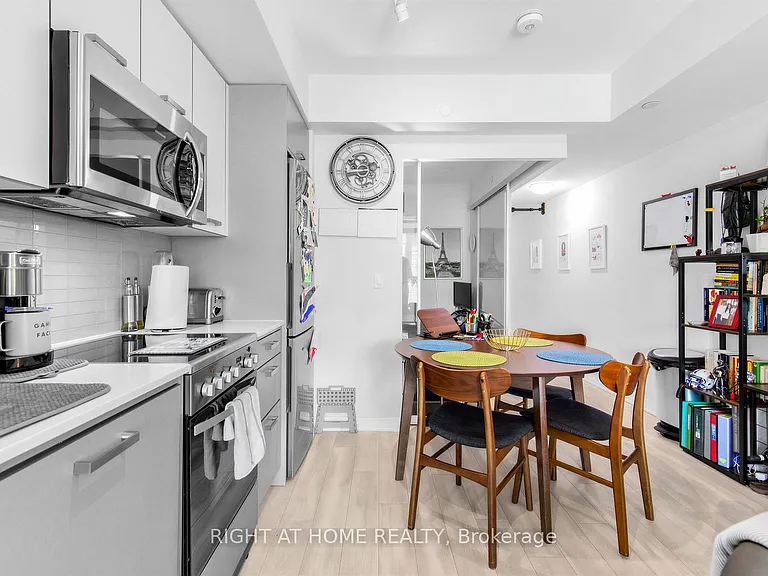 1630 Queen St E #211 — Photo 3