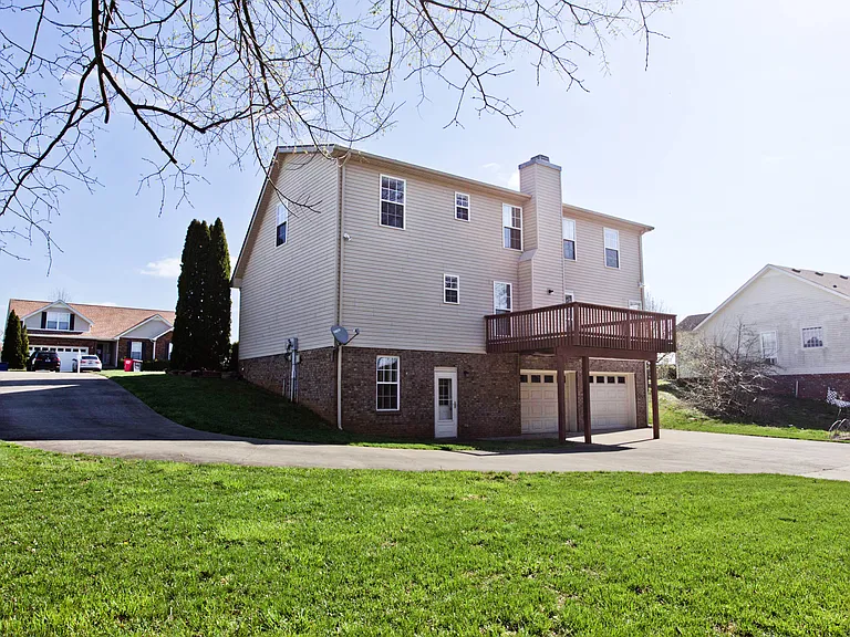 3927 Stella Dr — Photo 23