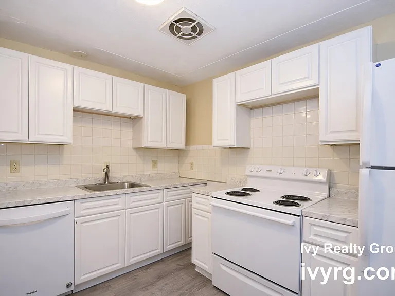 1105 Lexington St #7-3 — Photo 6