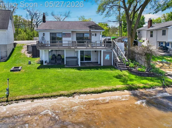 9696 Elizabeth Lake Rd, White Lake, MI 48386