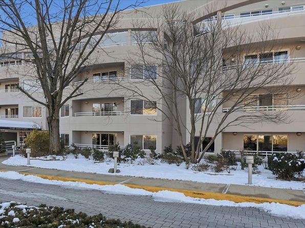 100 Cuttermill Rd APT 4M