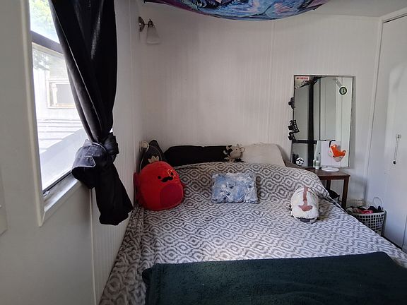 3rd image of 1019 Candace Ln