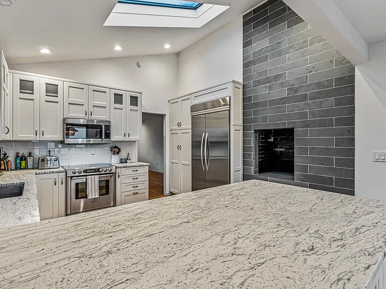 192 Dune Rd — Photo 12