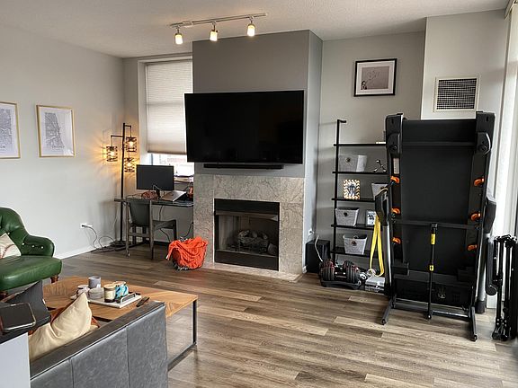 3rd image of 1546 N Orleans St APT 404