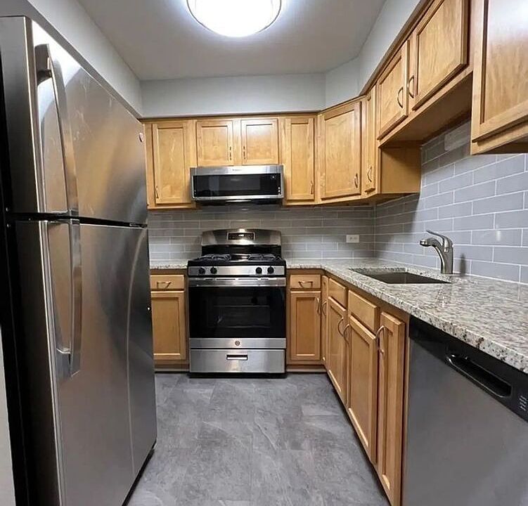 1st image of 162 S Walton St Unit Townhouse 1f