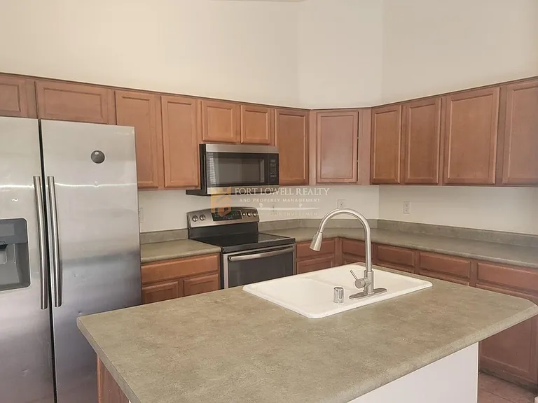 3133 W Huntington Dr — Photo 6