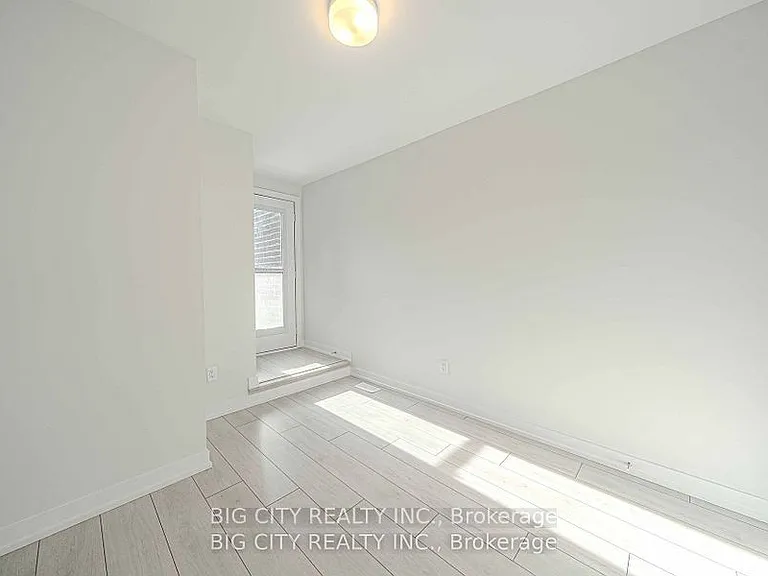46 Akil Thomas Gdns S — Photo 19