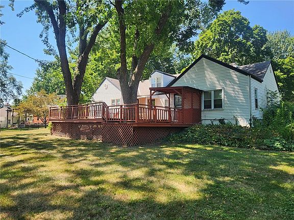 2nd image of 1709 S Lake Dr