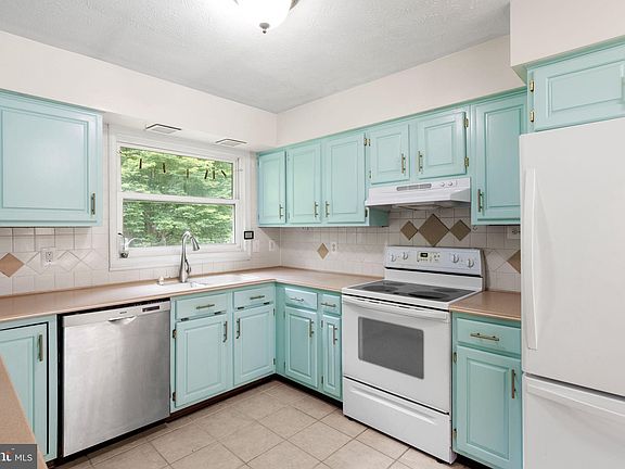 5th image of 82 Stonewood Ct