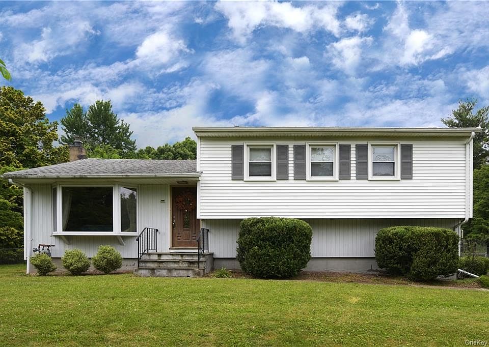 1st image of 3 Stoneham Ln