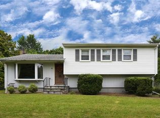 3 Stoneham Ln, New City, NY 10956