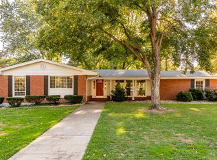 335 Lakewood Dr, Ballwin, MO