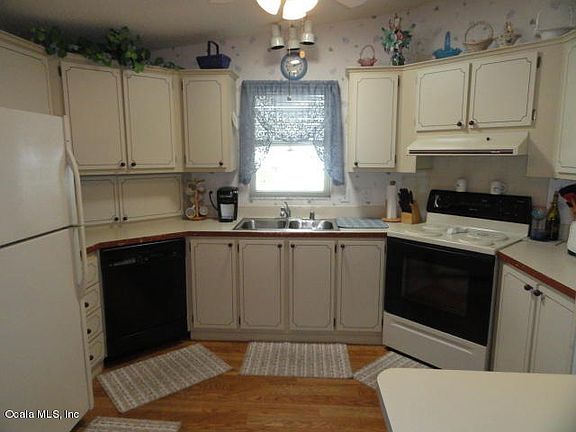 2nd image of 724 Saint Andrews Blvd