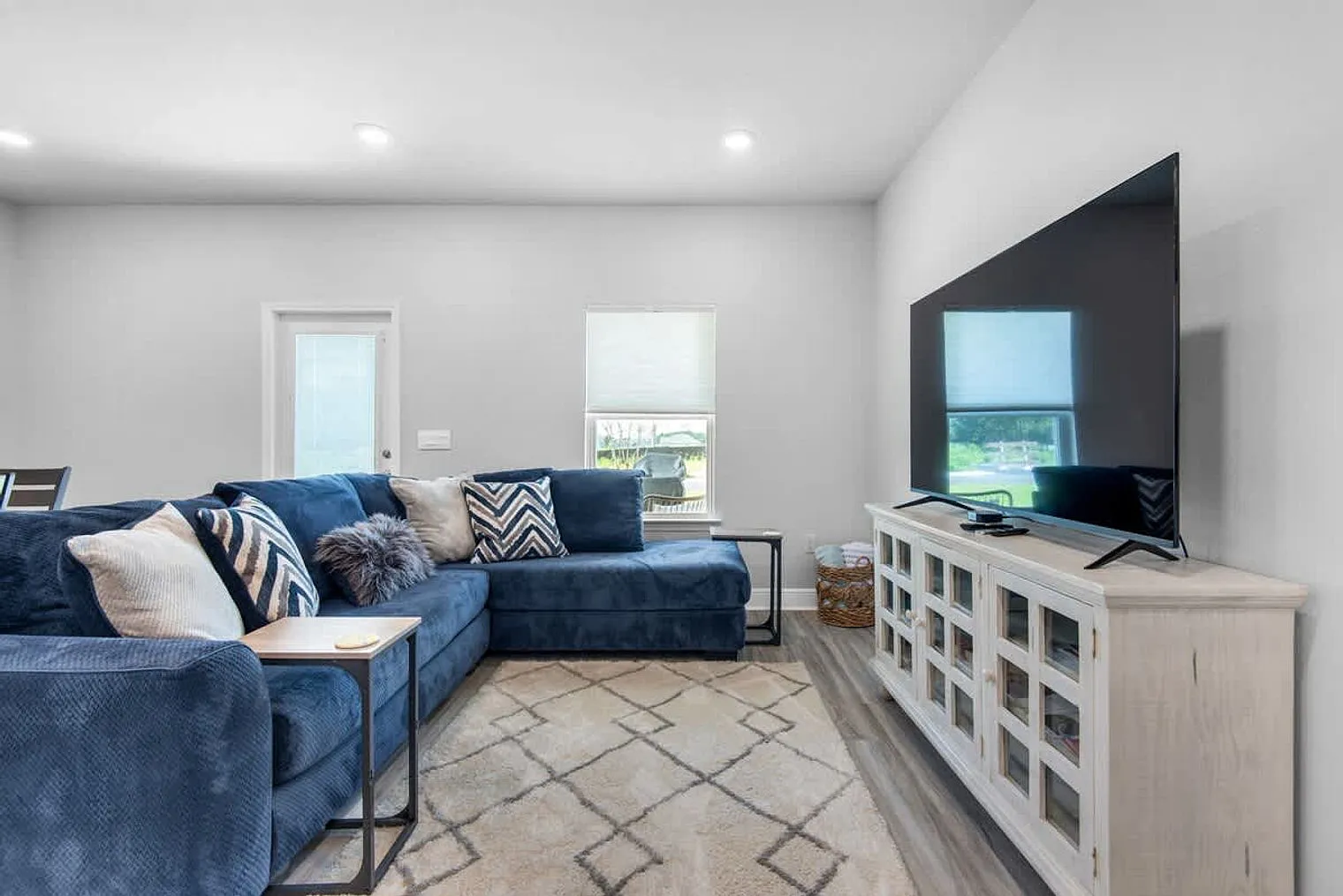 3 bed, 2.0 bath, 1528 sqft, $3,574 — Photo 1