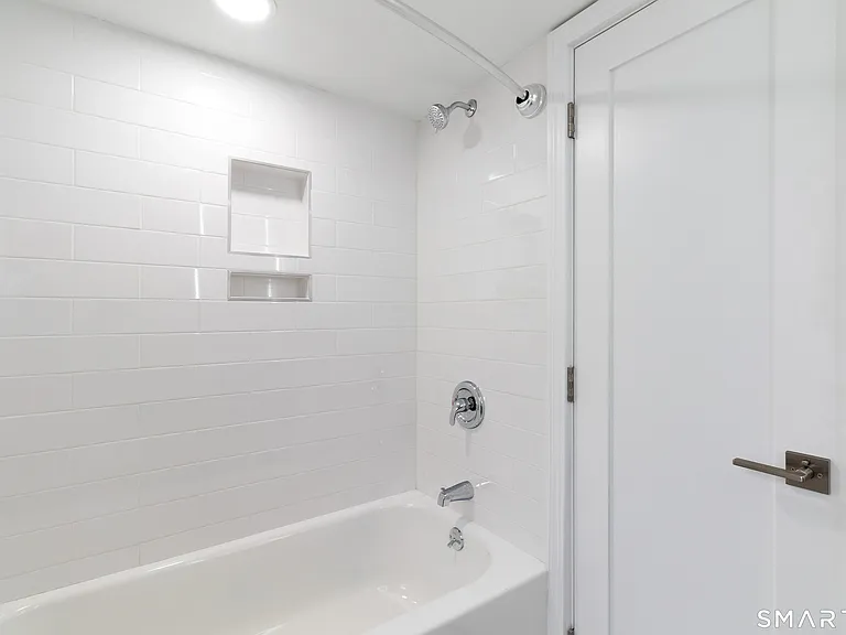 601 Chapel St #B — Photo 17