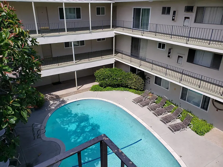 5000 Coldwater Canyon Ave — Photo 24