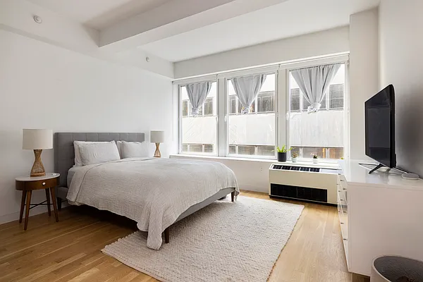 Sold by R New York | media 4