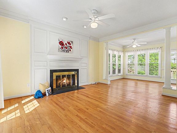 4th image of 208 Arlington Rdg