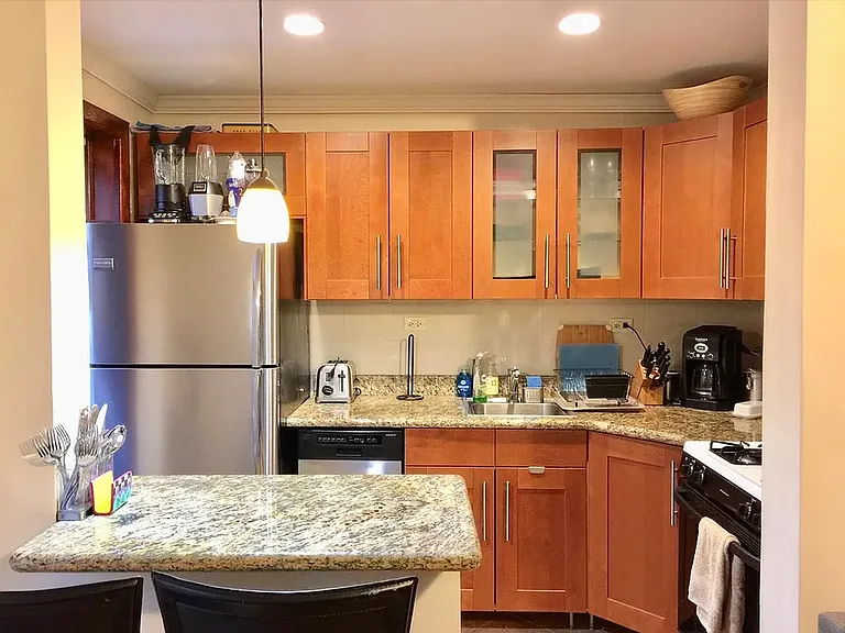236 W 75th St #3 — Photo 2
