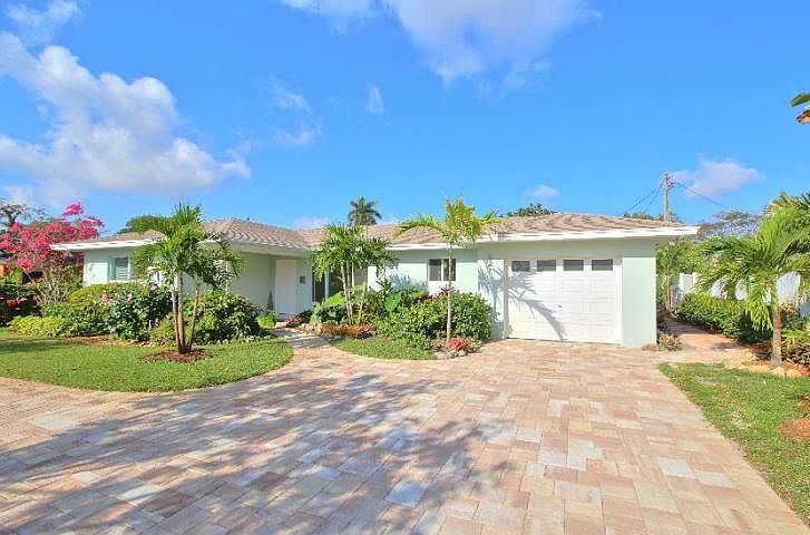 1st image of 826 NW 5th Ave #826