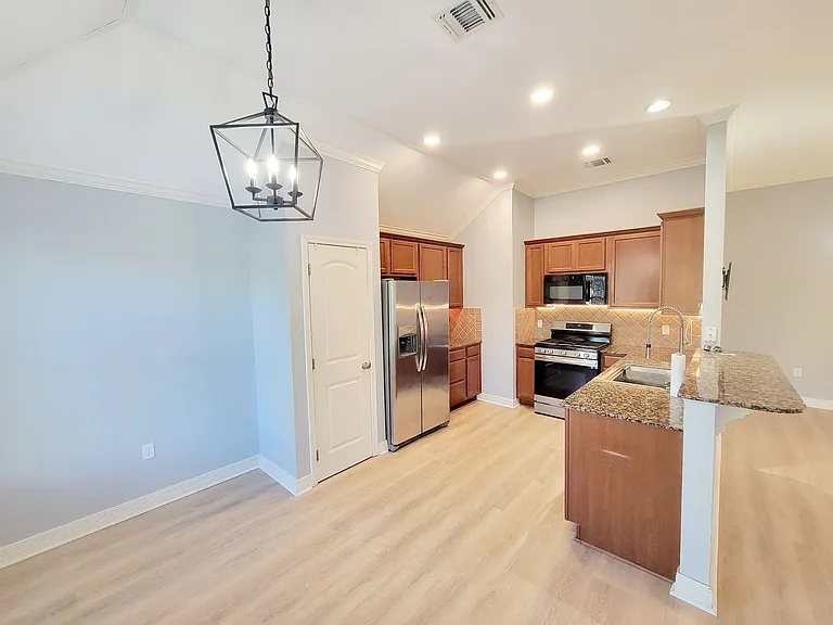 3810 Pickering Pass Dr — Photo 3